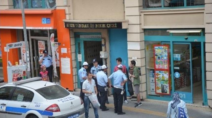 Polisle Sokak M&uuml;zisyeni Gen&ccedil;lerin Kovalamacası S&uuml;r&uuml;yor