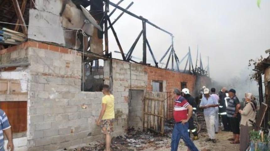 Yangın Samanlığı K&uuml;l Etti