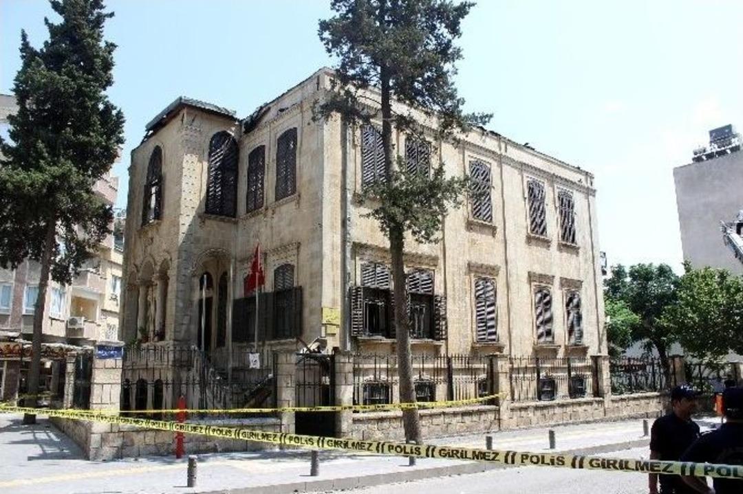 Kilis M&uuml;zesi&rsquo;nin &Ccedil;atısındaki Malzemeler Yeniden Tutuştu