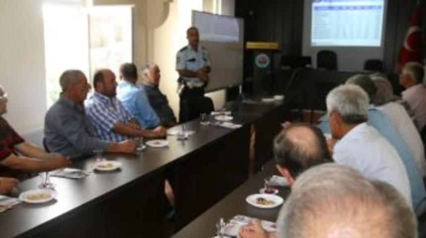 Kulu Da Trakt&ouml;r S&uuml;r&uuml;c&uuml;lerine Seminer Verildi