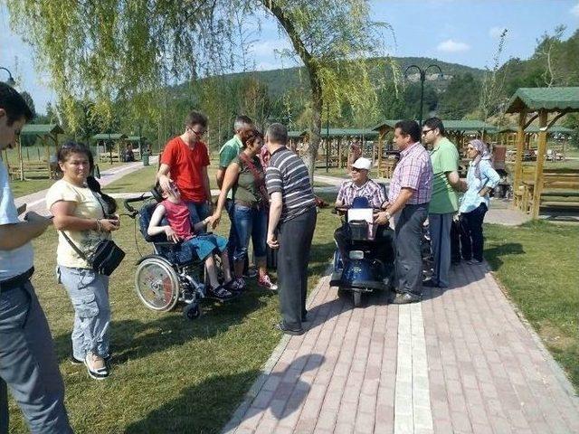 Bozüyük Engelliler Derneği Piknik Etkinliği Düzenledi