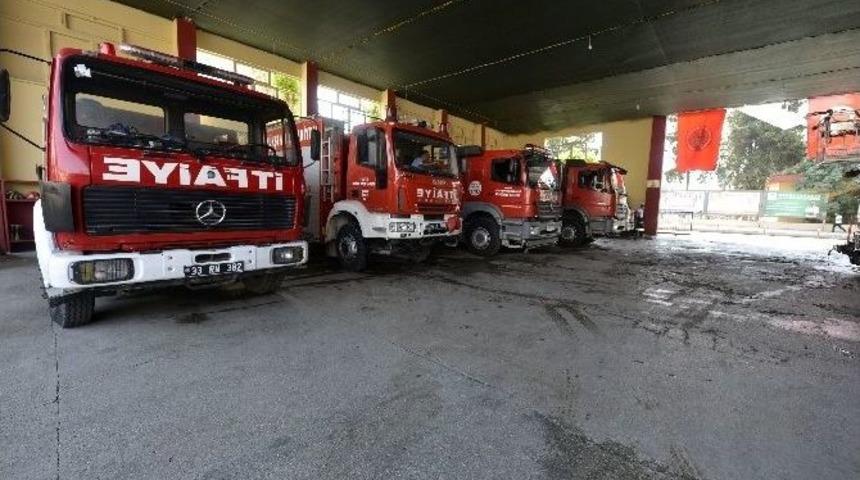 Mersin İtfaiyesi Yeni Ara&ccedil;lar Ve Personeliyle G&uuml;c&uuml;ne G&uuml;&ccedil; Katıyor