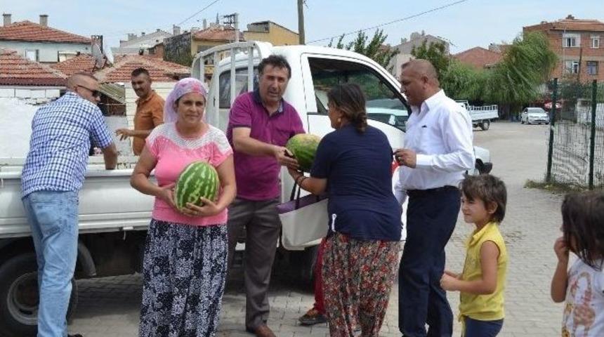 Edirne&rsquo;de Romanlara Bedava Karpuz