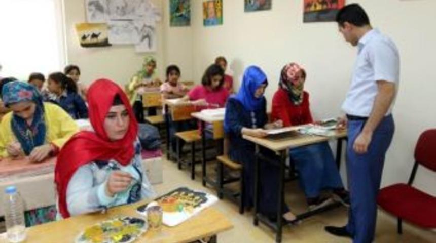 Gen&ccedil; Ressamın Tavsiye İle Gelen Başarısı