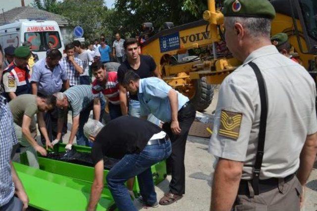 İnegöl’De Iş Makinasıyla Çarpışan Motosikletin Sürücüsü Yaşamını Yitirdi