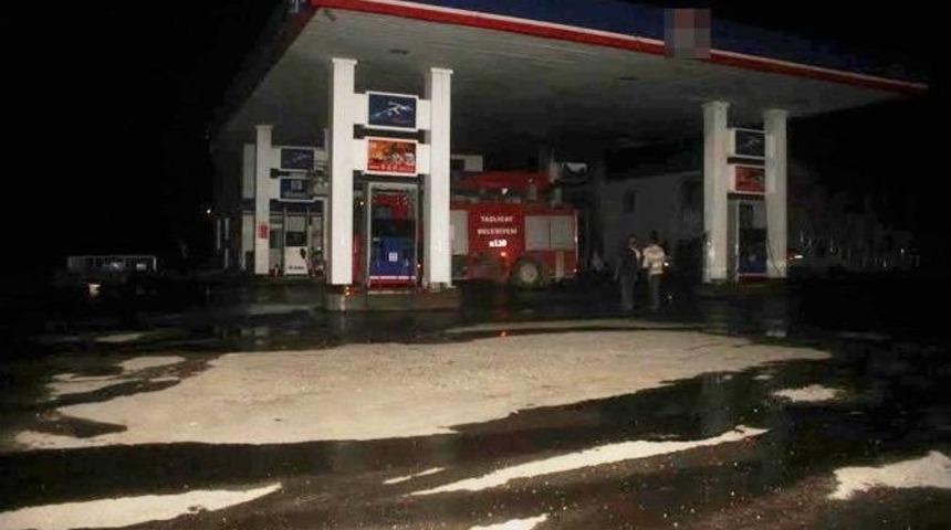 Y&uuml;z&uuml; Maskeli Şahıslar Akaryakıt İstasyonunu Ateşe Verdi