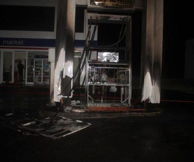 Ağrı da Ak Partili Başkanın Akaryakıt Istasyonu Yakıldı 1