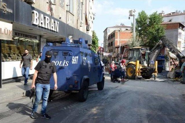 Okmeydanı’Nda Iş Makinesine Molotofkokteyli Attılar