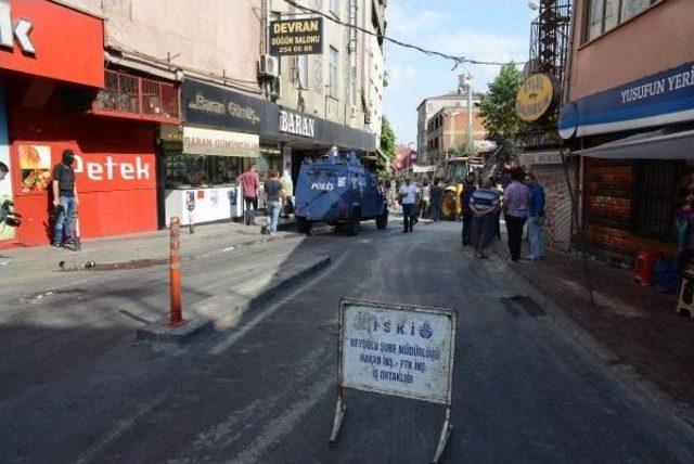 Okmeydanı’Nda Iş Makinesine Molotofkokteyli Attılar