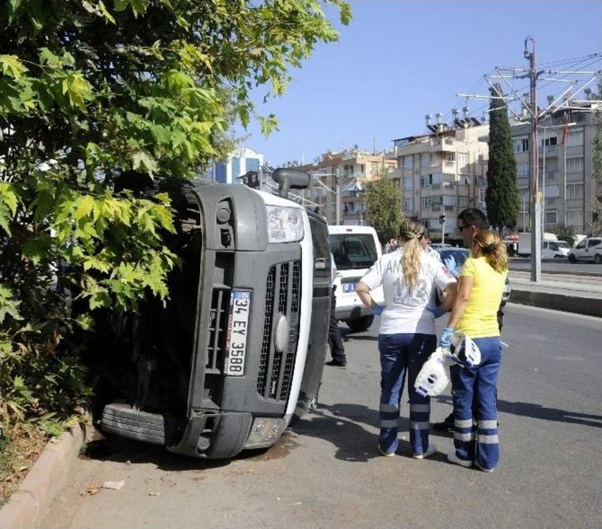 Kaza Yapan Zırhlı Ara&ccedil;ta Mahsur Kaldılar