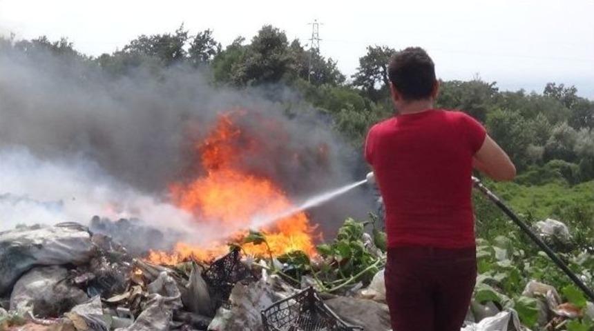 Bartın&rsquo;da Şehir &Ccedil;&ouml;pl&uuml;ğ&uuml;nde &Ccedil;ıkan Yangın Ormana Sı&ccedil;radı