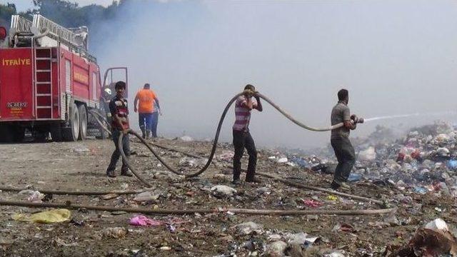 Bartın&rsquo;da Şehir &Ccedil;&ouml;pl&uuml;ğ&uuml;nde &Ccedil;ıkan Yangın Ormana Sı&ccedil;radı 2