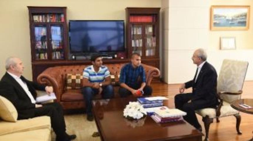 Kılı&ccedil;daroğlu, Liselilerle G&ouml;r&uuml;şt&uuml;