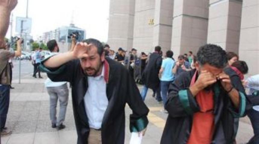 Police Tear Gas Lawyers At Istanbul&rsquo;S &Ccedil;ağlayan Courthouse