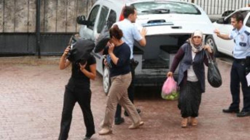 &lsquo;tırnak&ccedil;ı&rsquo; Kadınlara Su&ccedil;&uuml;st&uuml;