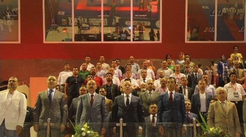 Sağlık Bakanı Müezzinoğlu, Erzurum’da Uluslararası Karate Şampiyonasının Açılış Seremonisine Katıldı