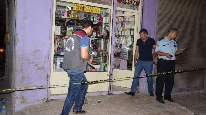 D&uuml;kkanını Basanlara Ateş Ederken Komşusunu Vurdu