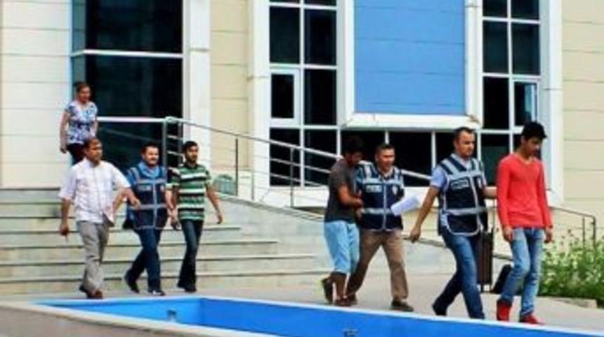 Otomobil Ve Bisiklet Hırsızı &Ccedil;ocuklardan 3&rsquo;&uuml; Tutuklandı