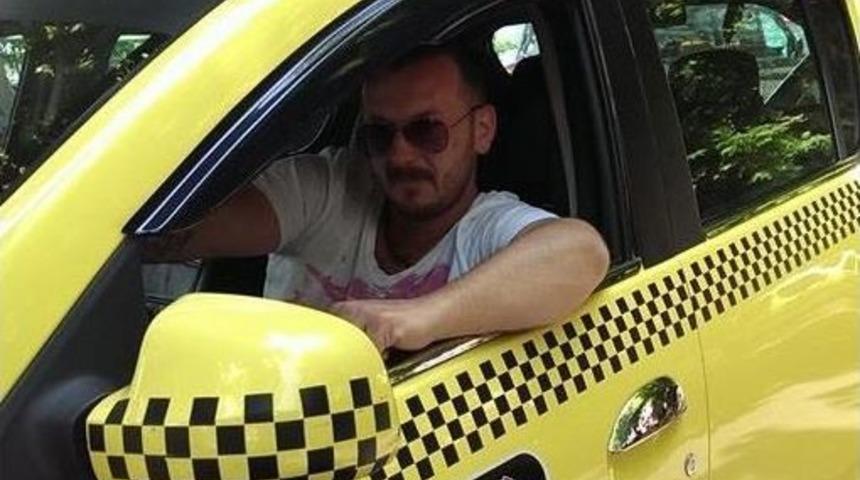 Ambulansla &Ccedil;arpışan Taksinin S&uuml;r&uuml;c&uuml;s&uuml; Hayatını Kaybetti