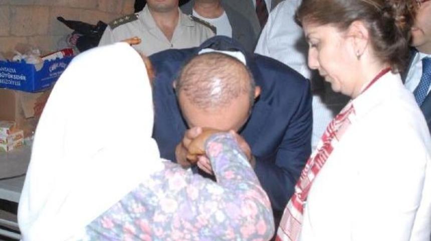 Bakan &Ccedil;avuşoğlu, Şehit Barış Akkabak&rsquo;In Dedesini Hastaneye G&ouml;t&uuml;rd&uuml;