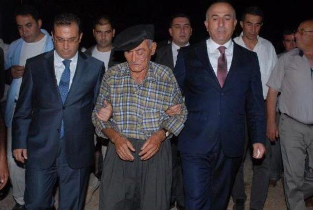 Bakan Çavuşoğlu, Şehit Barış Akkabak’In Dedesini Hastaneye Götürdü