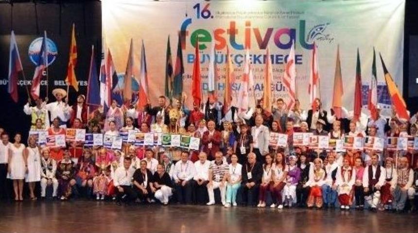 &Ouml;zel Başak Koleji Festivalde G&ouml;z Doldurdu