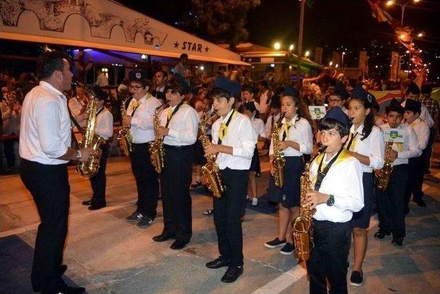 &Ouml;zel Başak Koleji Festivalde G&ouml;z Doldurdu 2