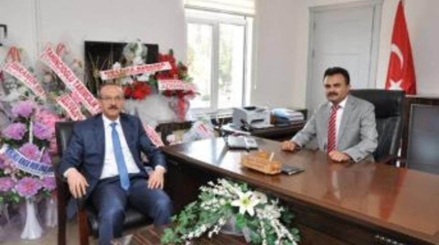 Vali Seddar Yavuz Eşme Kaymakamına Hayırlı Olsun Ziyaretinde Bulundu