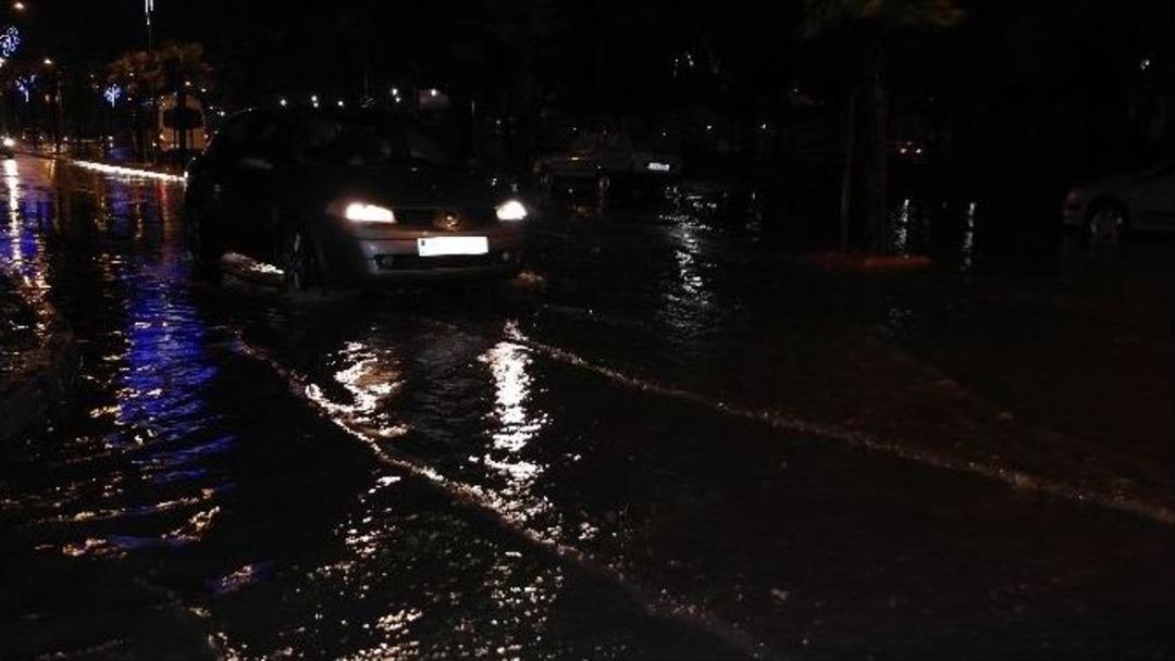 Salihli&rsquo;de Şiddetli Yağış Ve Dolu