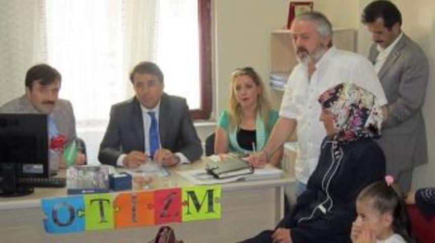 Milletvekili Aydemir Ve Estp Başkanı G&uuml;venli Paland&ouml;ken Otizm Derneği&rsquo;ni Ziyaret Etti