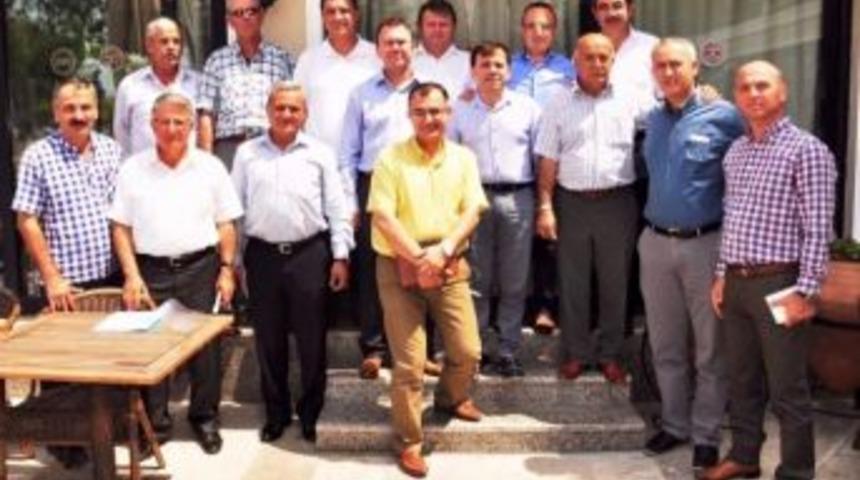 Ak Parti Milletvekili Turan Eski Belediye Başkanlarıyla Buluştu