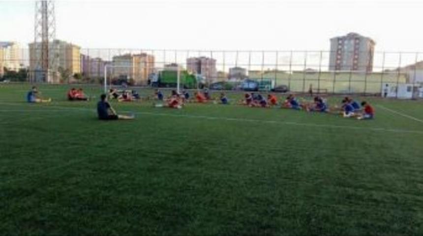 Sitespor Gen&ccedil;leri Top Başı Yaptı