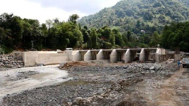 Arhavi’De Durdurma Kararlı Hes Inşaatına Çevreci Baskını