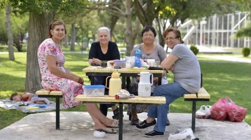 Vatandaşlar Tepebaşı&rsquo;nın Parklarına Akın Ediyor