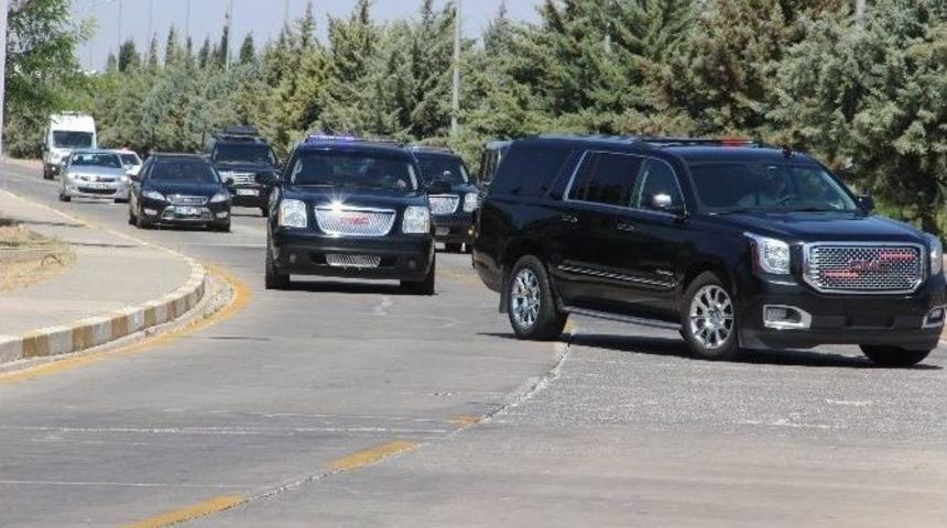 Başbakan Ahmet Davutoğlu Gaziantep Havalimanına İndi