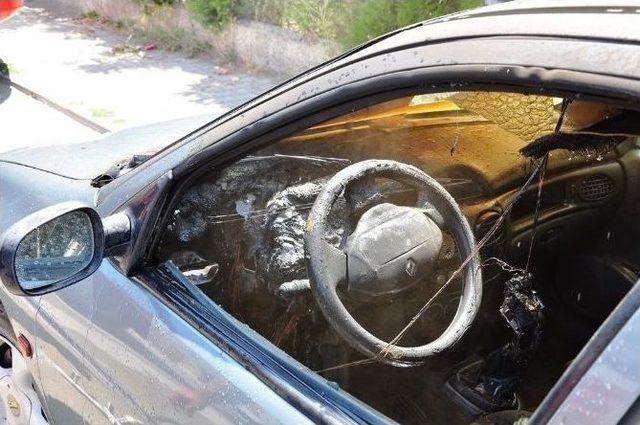 Park Halindeki Otomobilde Yangın &Ccedil;ıktı 2