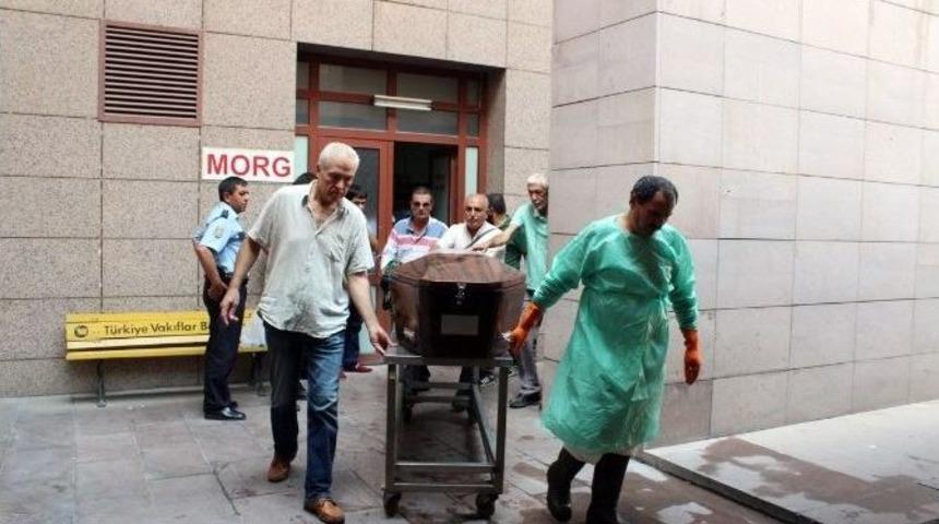 Huzurevi Yangınında &Ouml;len Yaşlı Adamın Cenazesi Adli Tıp&rsquo;tan Alındı