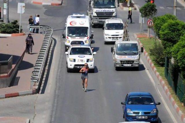 Tek Kollu 'koşan Adam', Termik Santralleri Protesto Için Koştu