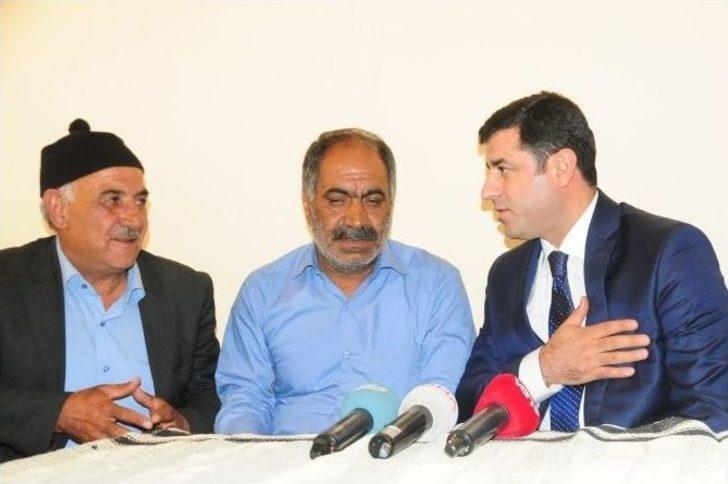 Demirtaş’tan Şehit Askerin Ailesine Taziye Ziyareti G2