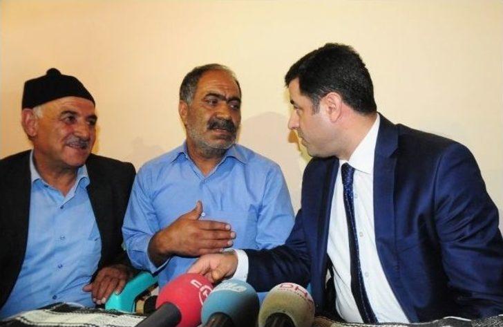 Demirtaş’tan Şehit Askerin Ailesine Taziye Ziyareti G3