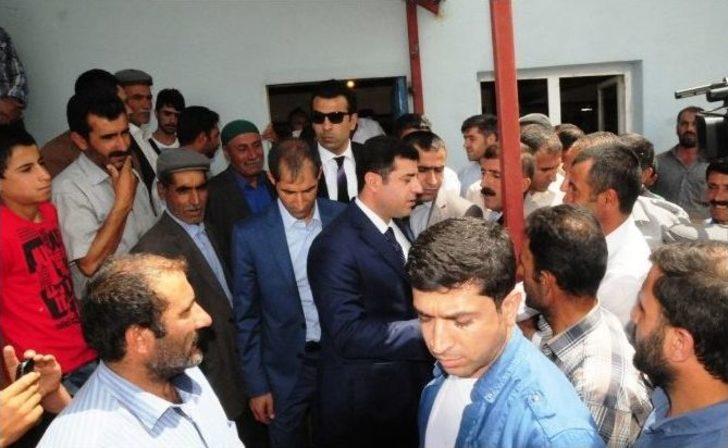 Demirtaş’tan Şehit Askerin Ailesine Taziye Ziyareti G4