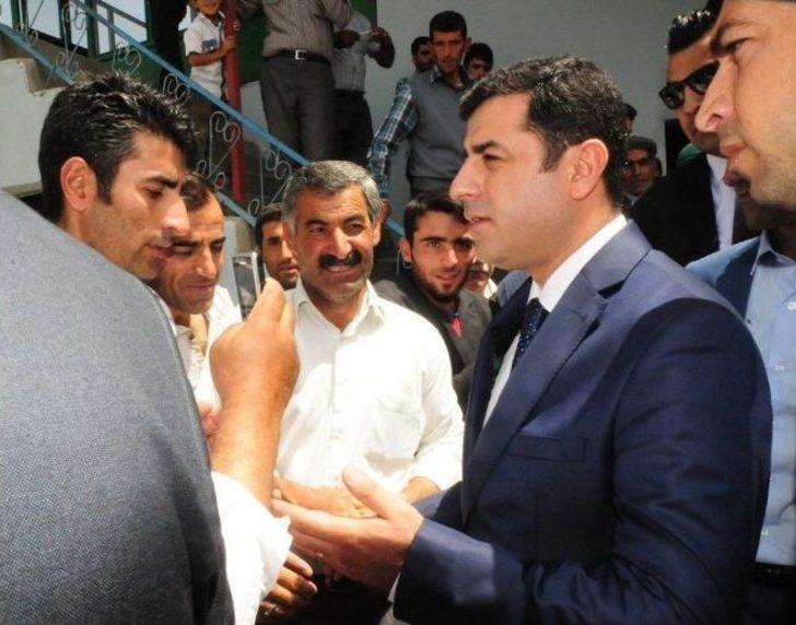 Demirtaş’tan Şehit Askerin Ailesine Taziye Ziyareti G5