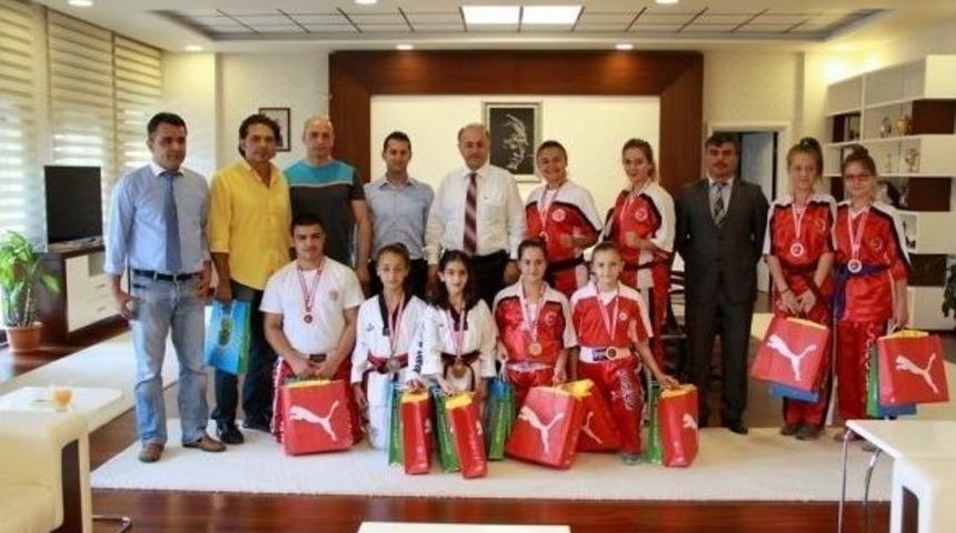 Kick Boksculardan Vali Azizoğlu&rsquo;na Ziyaret