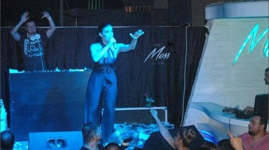 İrem Derici Tatilcileri Coşturdu