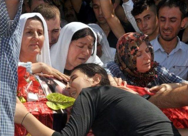 Silopi deki Olaylarda &Ouml;len 3 Kişi G&ouml;zyaşlarıyla Toprağa Verildi 2