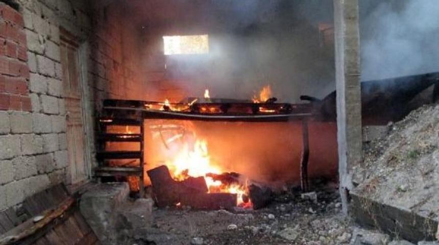 Kahramanmaraş'ta Ahşap Evde Yangın
