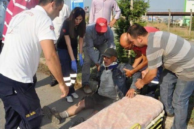 Kavşakta Tır la &Ccedil;arpışan Motosikletli Kaskı Sayesinde Yaralı Kurtuldu 2