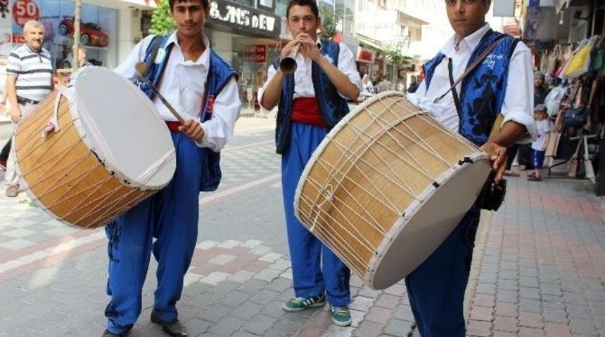 Domani&ccedil;&rsquo;teki Tarihi G&uuml;reşlere Davullarla Davet