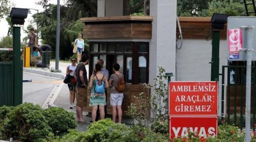 Boğazi&ccedil;i &Uuml;niversitesi'nin Kız &Ouml;ğrenci Yurdunda Jiletli Saldırgan Paniği