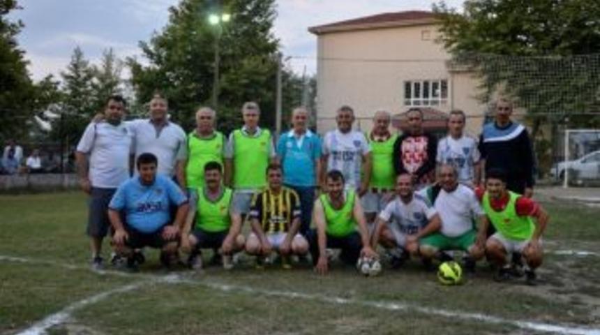 Yazılı Futbol Turnuvası Başkan &Ouml;zt&uuml;rk&rsquo;&uuml;n D&uuml;d&uuml;ğ&uuml;yle Start Aldı